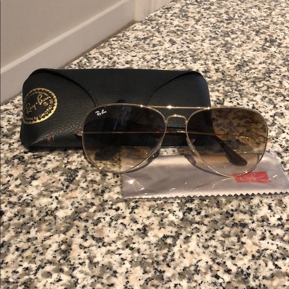 Gold Ray-Ban aviators